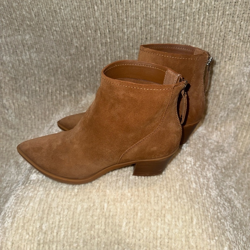 Dolce Vida Suede Ankle Boots EUC